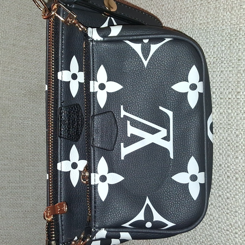 Purse  With Logo. Very Cute   1 DAY SALE Only.   Firm Price , - Picture 5 of 15